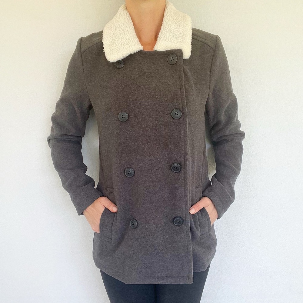 Forever 21 gray fleece fur collar winter pea coat size small